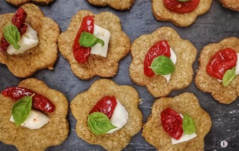 Basil infused oil Gustami herb Italian condiment - Premium aromatic basil oil - Basil baked biscuits