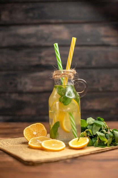 Detox-Wasser mit Zitrone, Minze und Gin & Tonic Balsamico-Essig — alkoholfrei, vegan, italienisches Premium-Kondiment von Vitalitaly
