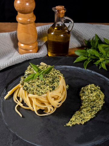 Spaghetti with Anfosso pesto sauce -fresh basil made