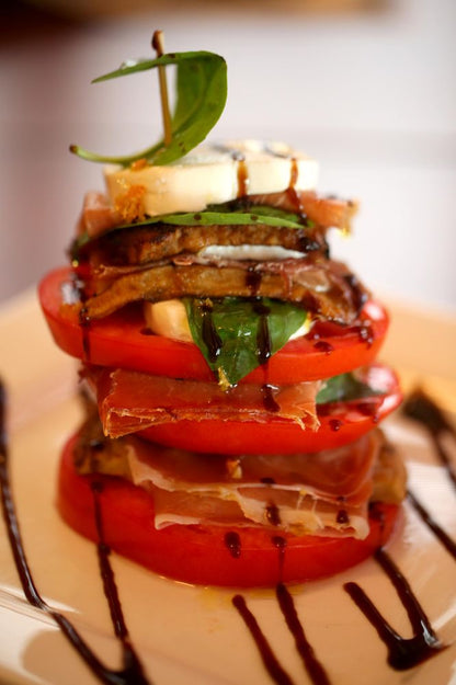 Peach caprese salad with sweet and sour dressing – Vitalitaly's signature Italian gourmet recipe, natural fruit condiment on fresh mozzarella and tomatoes