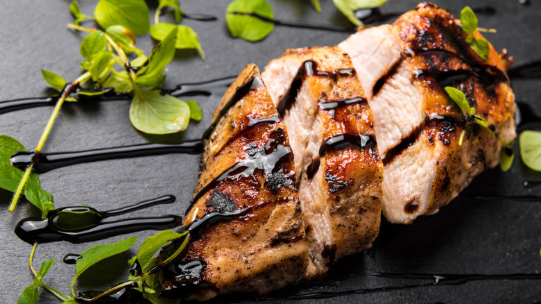 Fleisch mit Pfirsich süß-saurem Topping – Gourmet-Rezept von Vitalitaly, premium italienisches Frucht-Dressing als Verfeinerung für Fleischgerichte