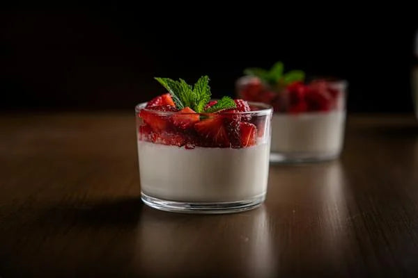 Panna Cotta mit Spritz Balsamico-Essig — elegantes italienisches Dessert-Rezept, alkoholfrei, vegan von Vitalitaly