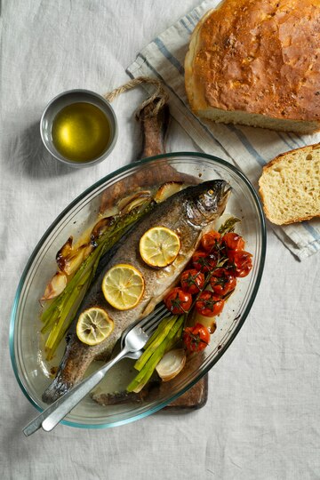 Roher Forellenfisch, ideal verfeinert mit Vitalitaly Olivenöl Tumaiì – Pairing-Idee für frischen Fisch nach ligurischer Art